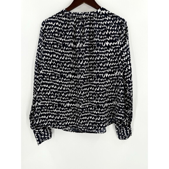 Ryegrass Navy White Geometric Design V Neck Blouse Size Medium Easy Wear EUC - Picture 3 of 11